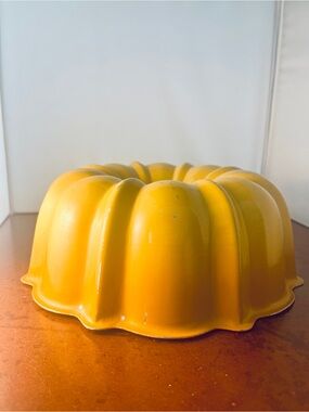 Harvest Gold Bundt Cake Pan